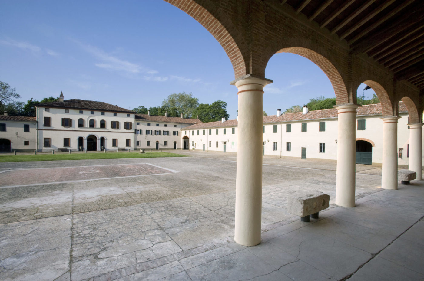 Facciata storica Cascina Farisengo